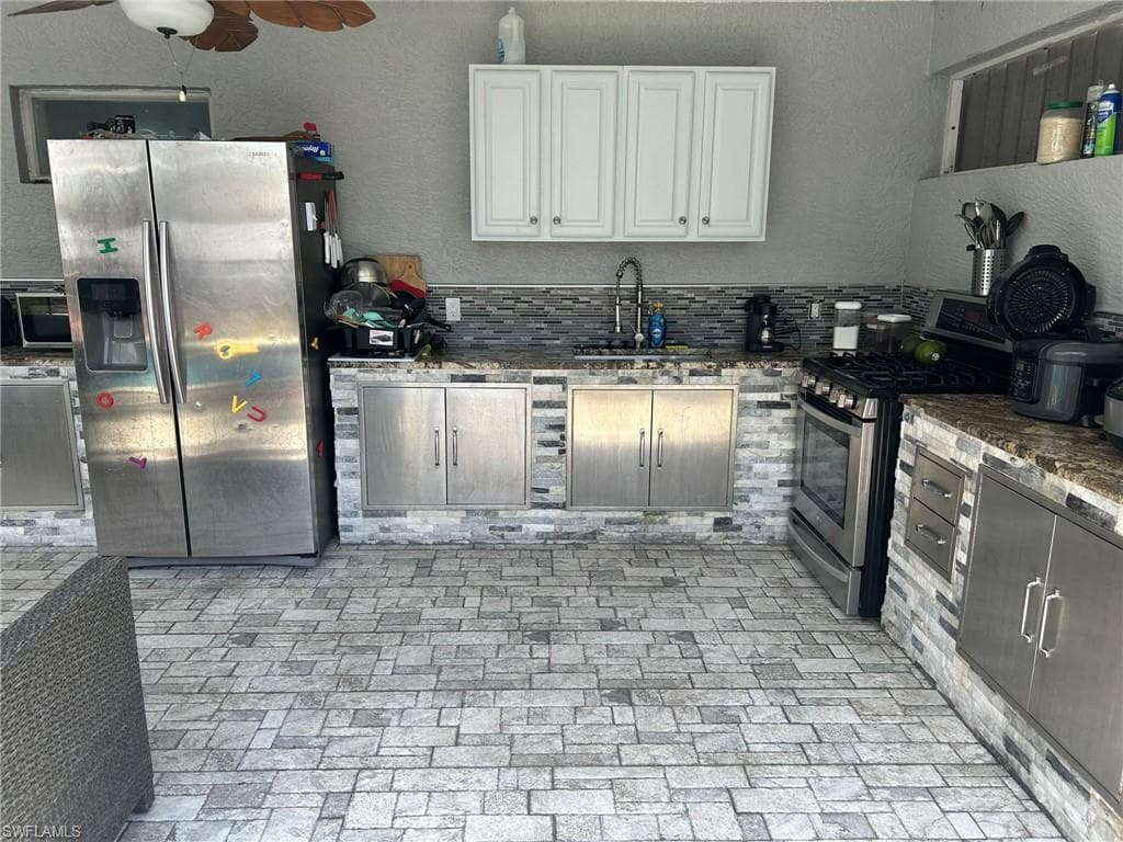 1630 20th St, Cape Coral, FL 33990-40