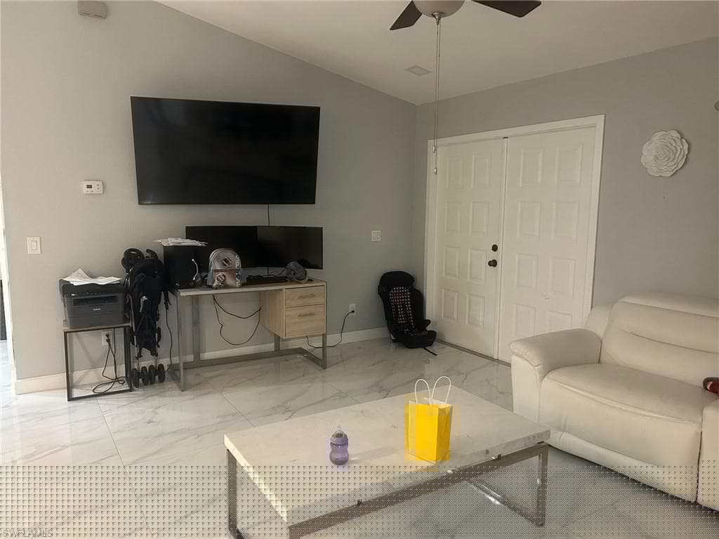 1630 20th St, Cape Coral, FL 33990-43