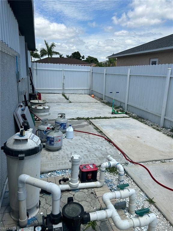 1630 20th St, Cape Coral, FL 33990-7