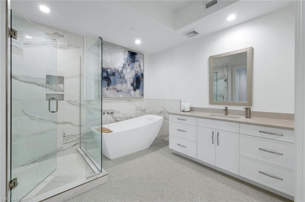 1030 3rd Ave S 419, Naples, FL 34102-16