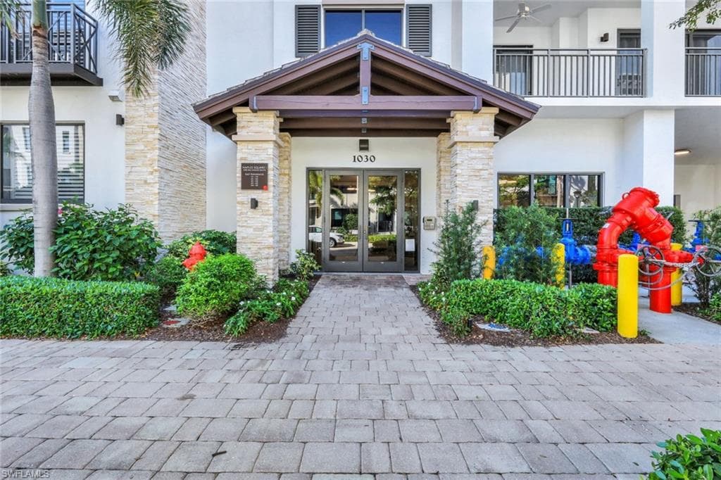 1030 3rd Ave S 419, Naples, FL 34102-27