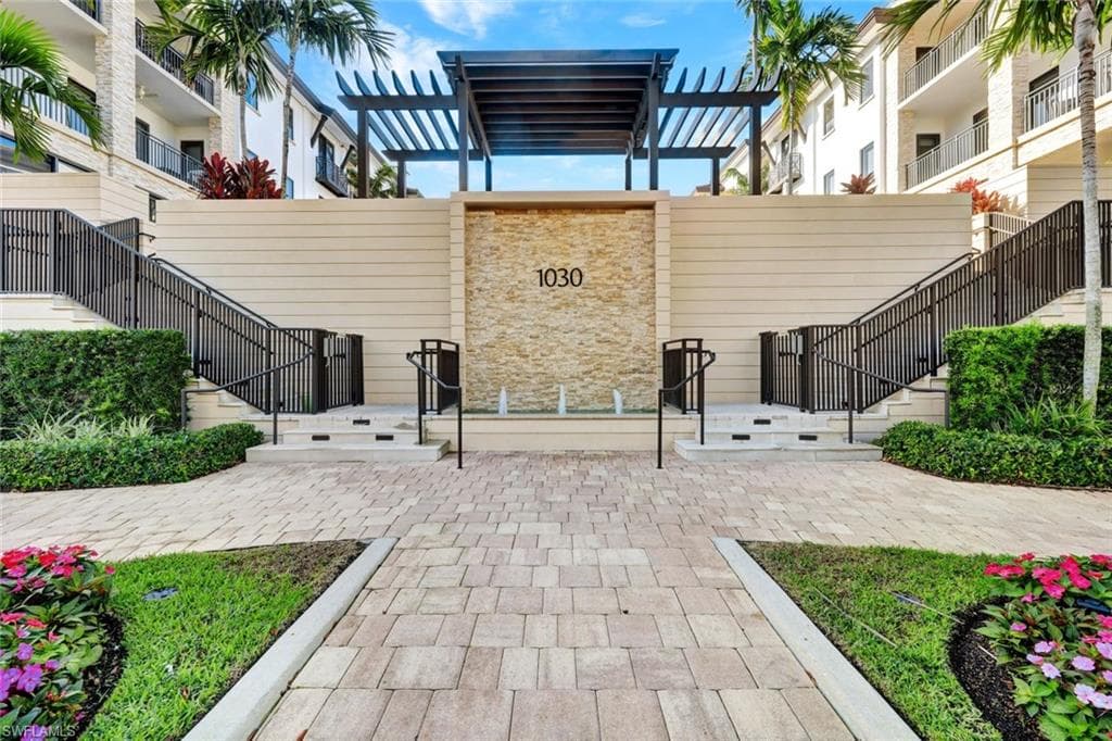 1030 3rd Ave S 419, Naples, FL 34102-3