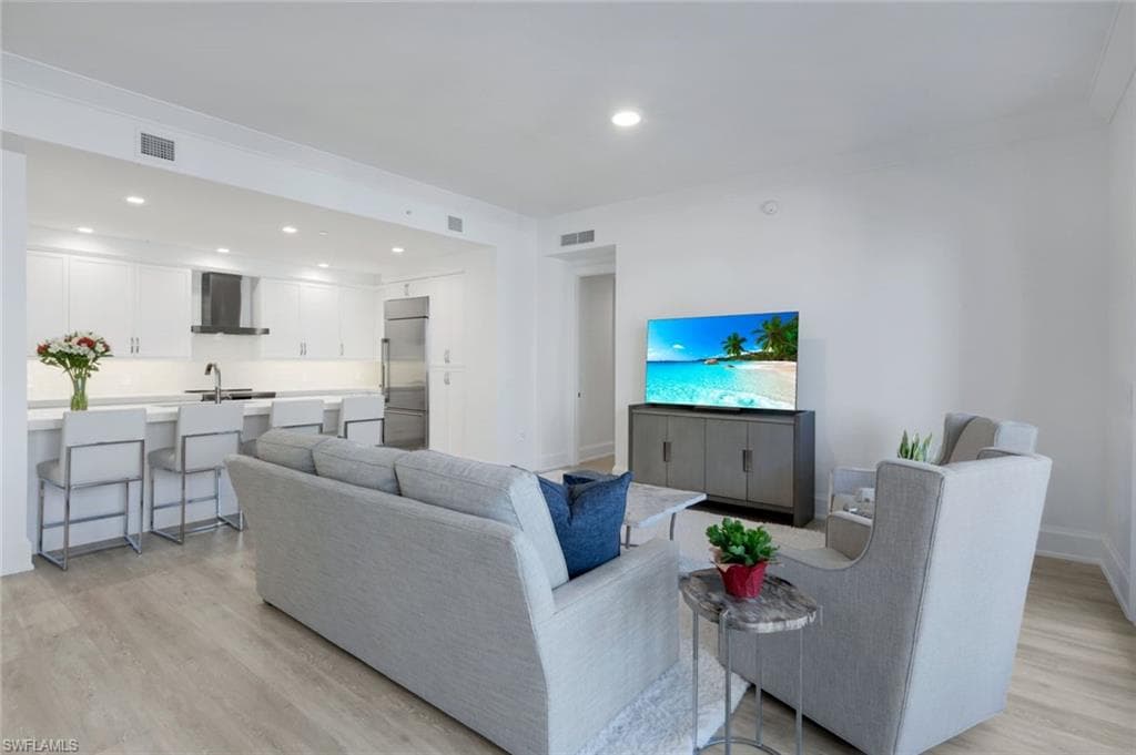 1030 3rd Ave S 419, Naples, FL 34102-5