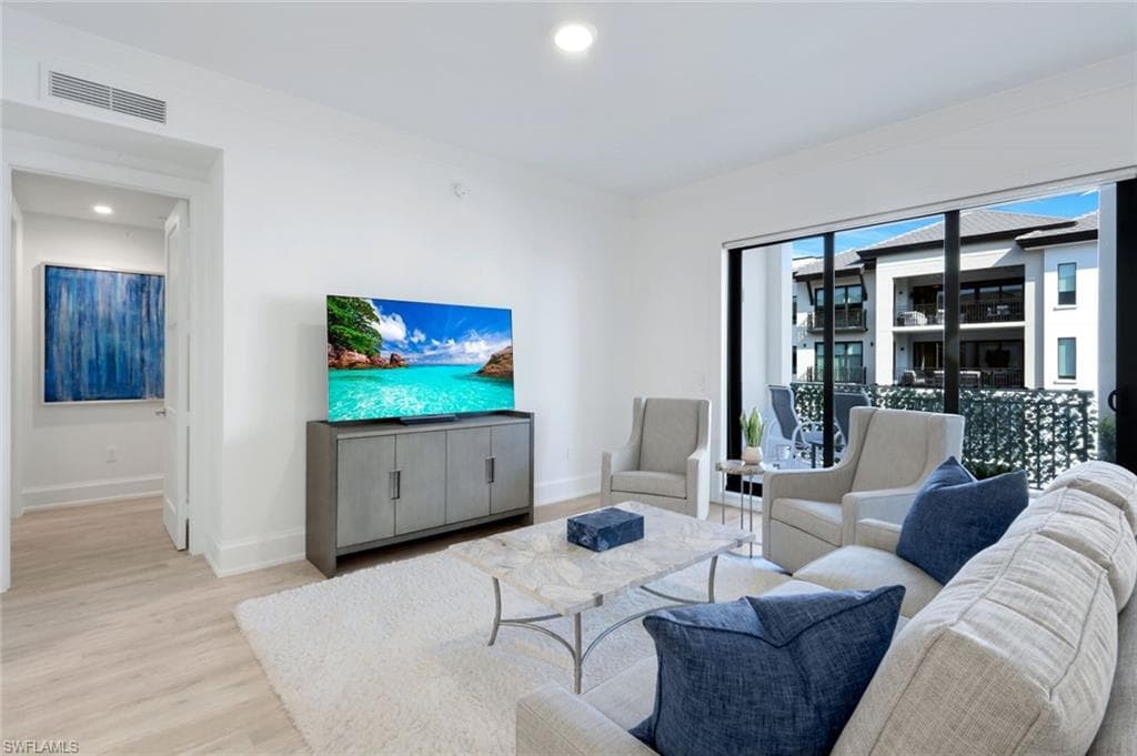 1030 3rd Ave S 419, Naples, FL 34102-6