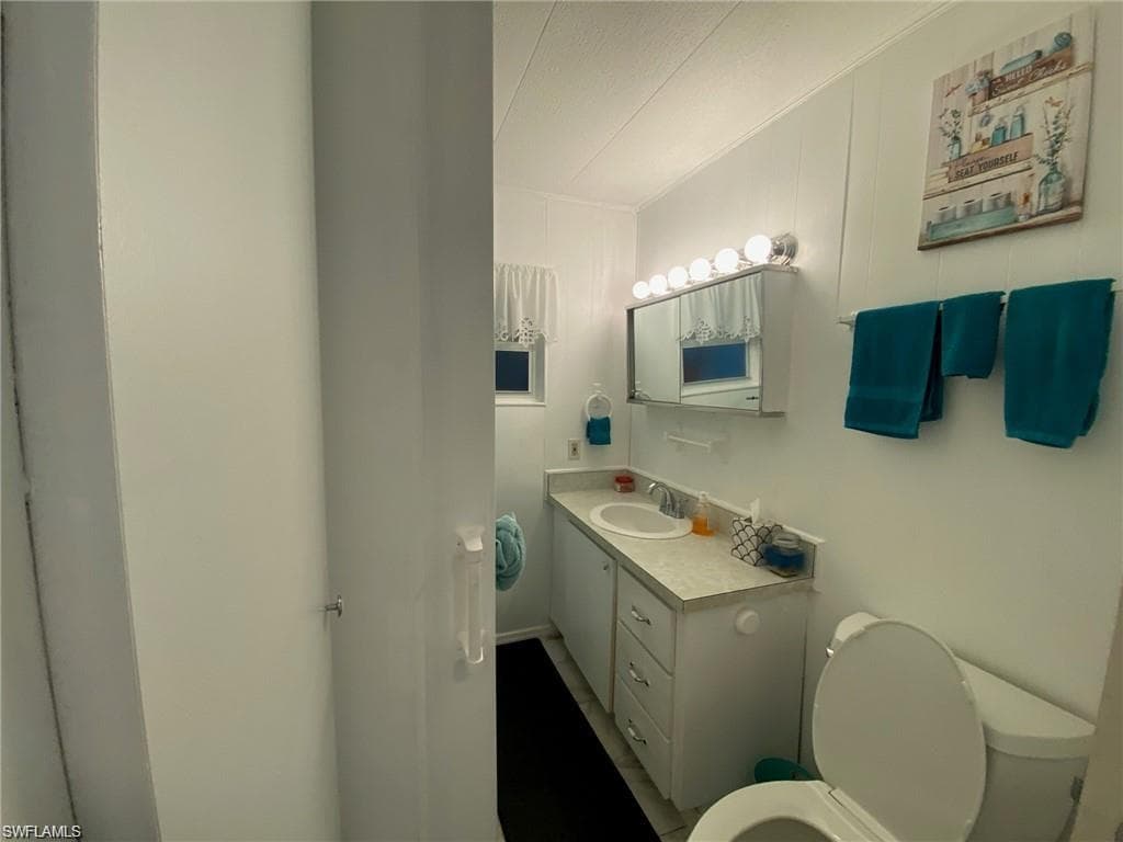 137 Enchanting Blvd, Naples, FL 34112-9