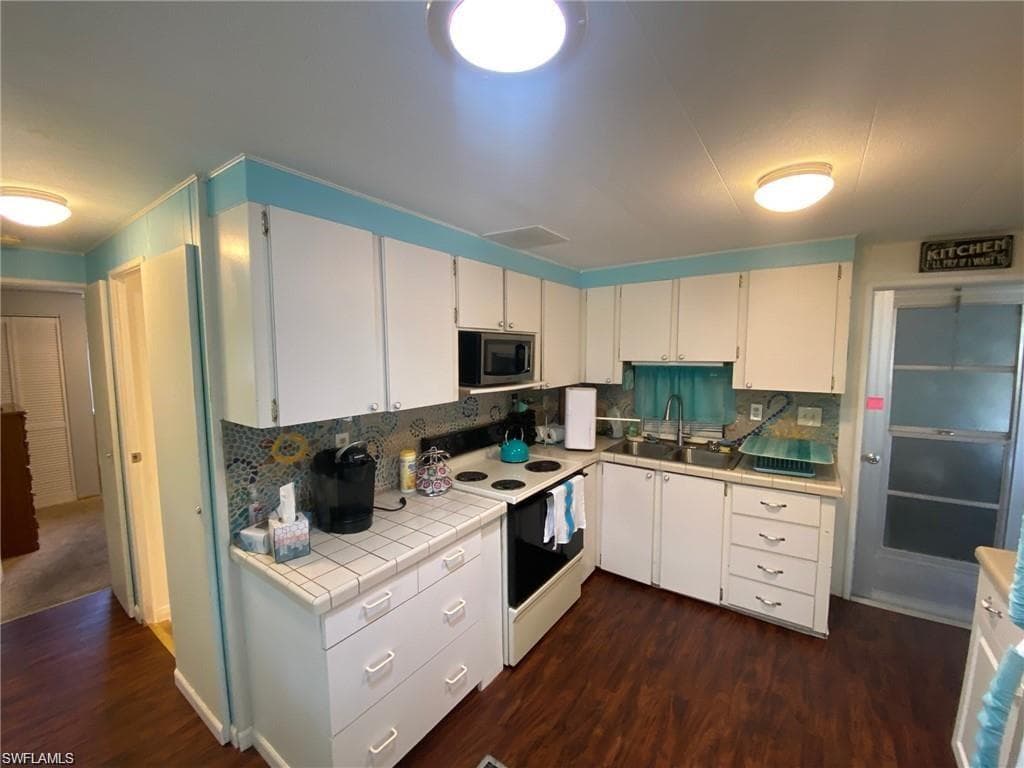 137 Enchanting Blvd, Naples, FL 34112-16