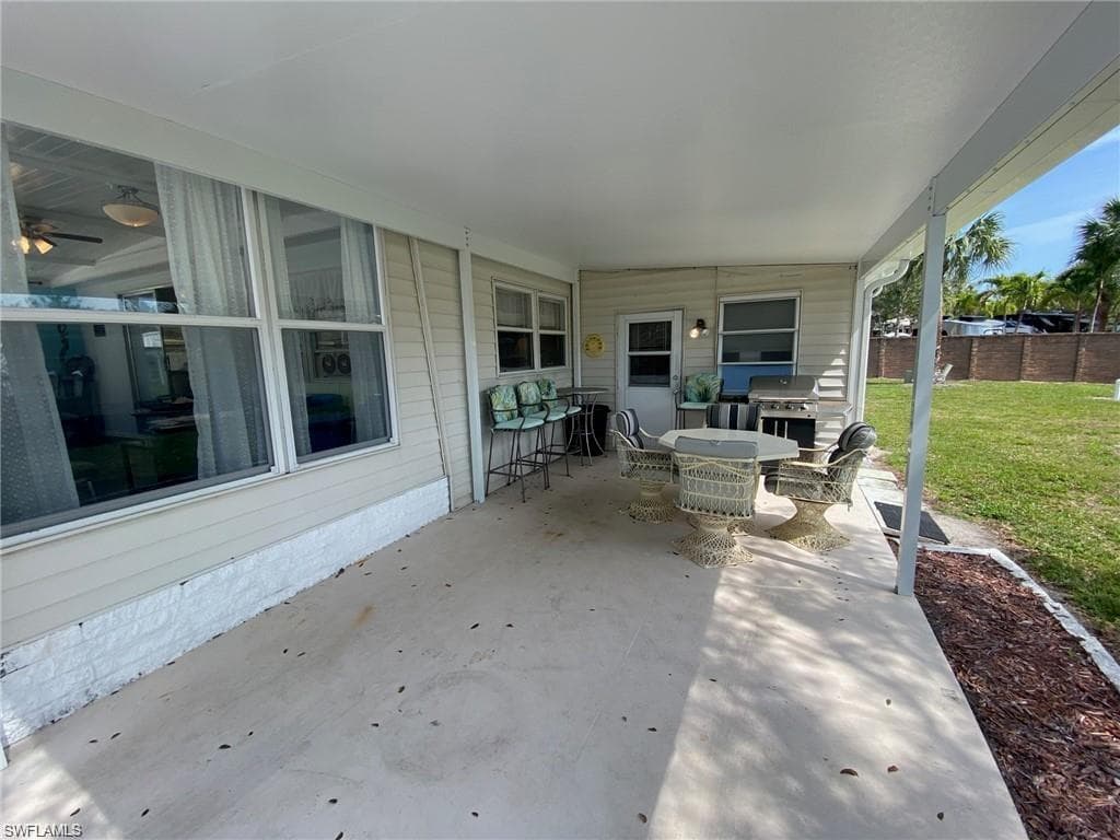 137 Enchanting Blvd, Naples, FL 34112-19