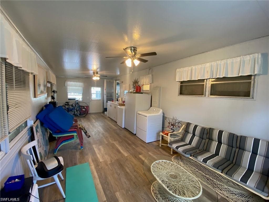 137 Enchanting Blvd, Naples, FL 34112-20