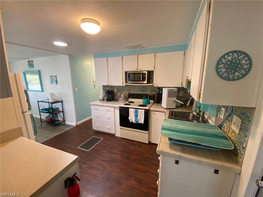 137 Enchanting Blvd, Naples, FL 34112-22