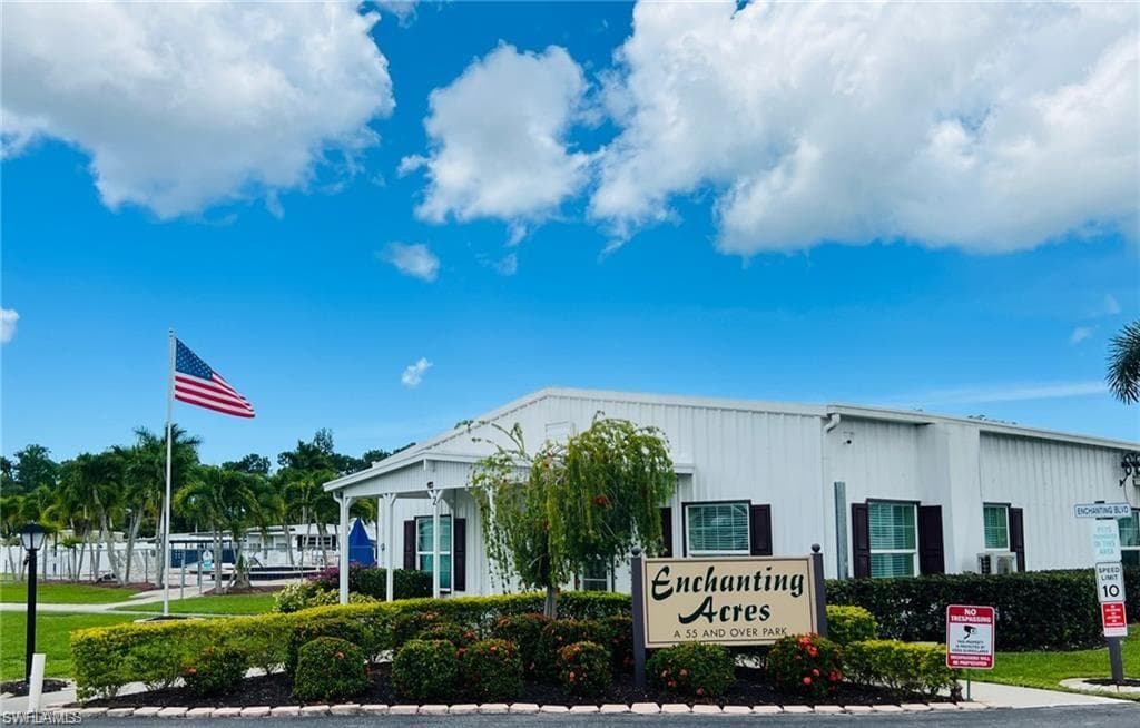 137 Enchanting Blvd, Naples, FL 34112-24