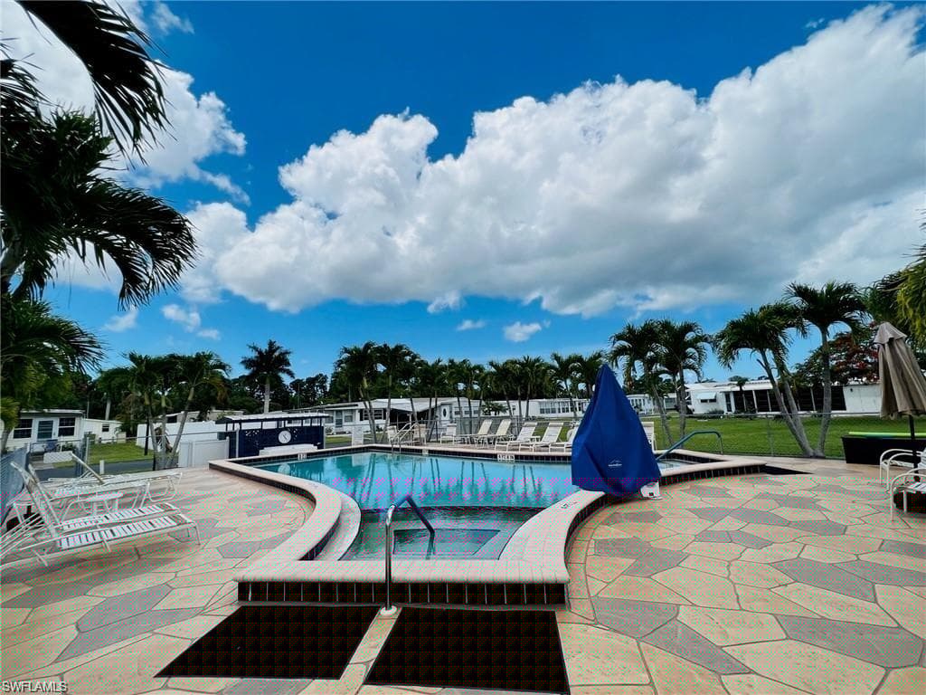 137 Enchanting Blvd, Naples, FL 34112-30
