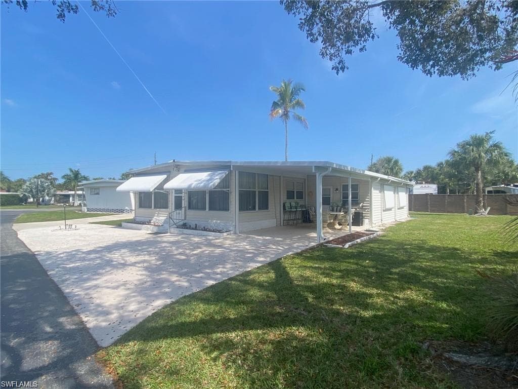 137 Enchanting Blvd, Naples, FL 34112-3