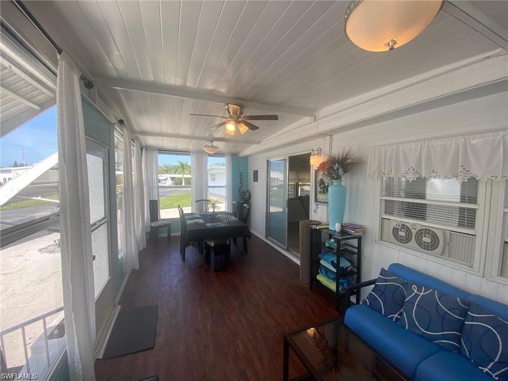 137 Enchanting Blvd, Naples, FL 34112-4