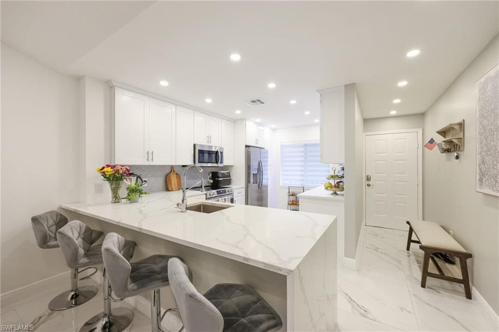 5685 Whitaker Rd C203, Naples, FL 34112-4