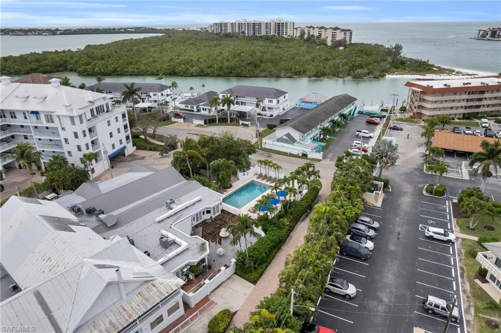 140 Palm St 3, Marco Island, FL 34145-32