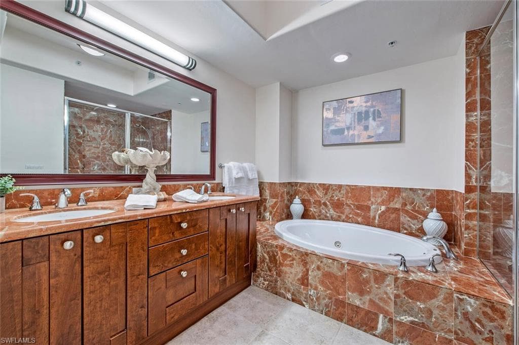 1035 Sandpiper St F-104, Naples, FL 34102-11