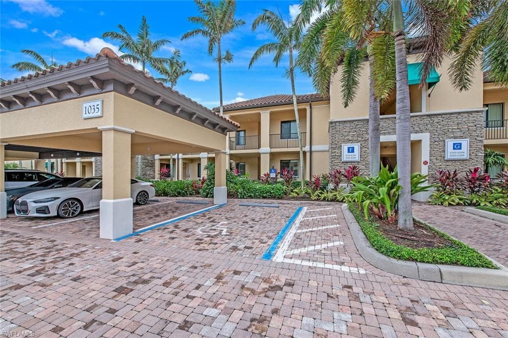 1035 Sandpiper St F-104, Naples, FL 34102-19