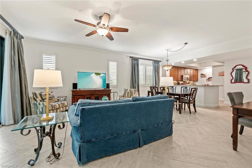 1035 Sandpiper St F-104, Naples, FL 34102-5
