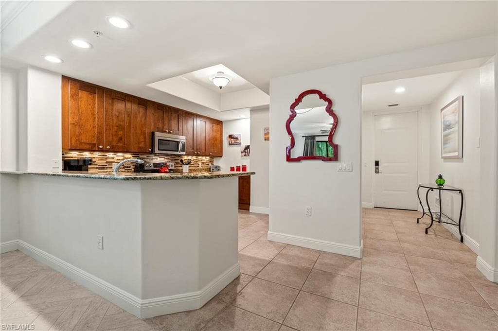 1035 Sandpiper St F-104, Naples, FL 34102-7