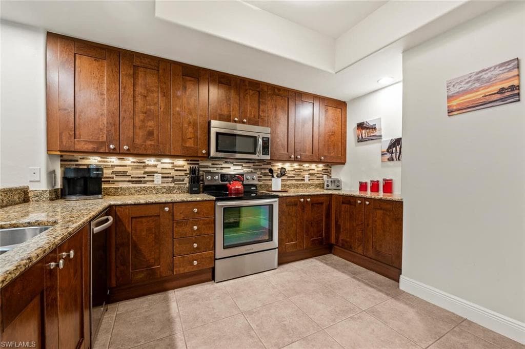 1035 Sandpiper St F-104, Naples, FL 34102-8