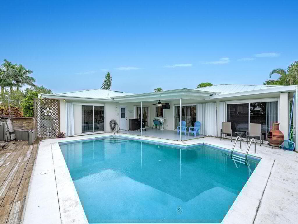 4320 Beechwood Lake Dr, Naples, FL 34112-5