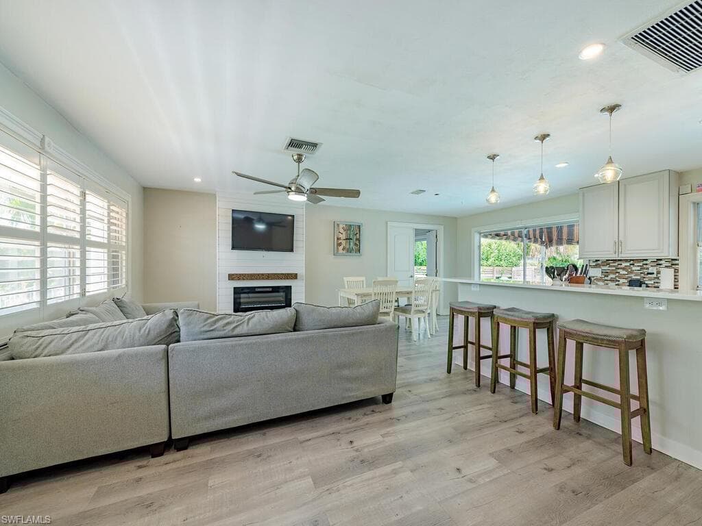 4320 Beechwood Lake Dr, Naples, FL 34112-8