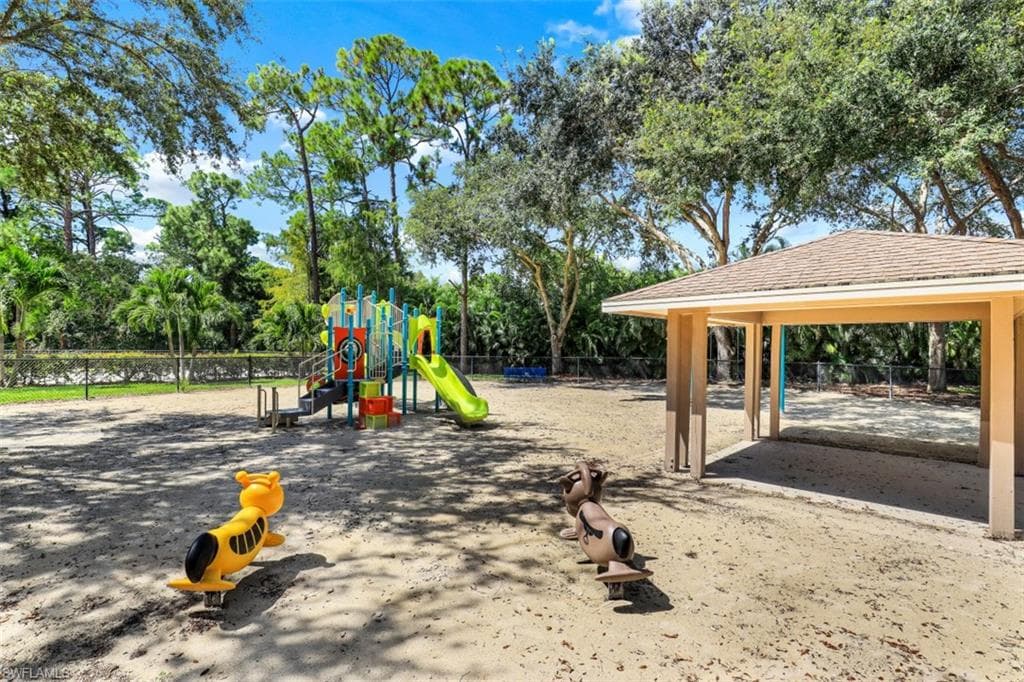 2023 Terrazzo Ln, Naples, FL 34104-35