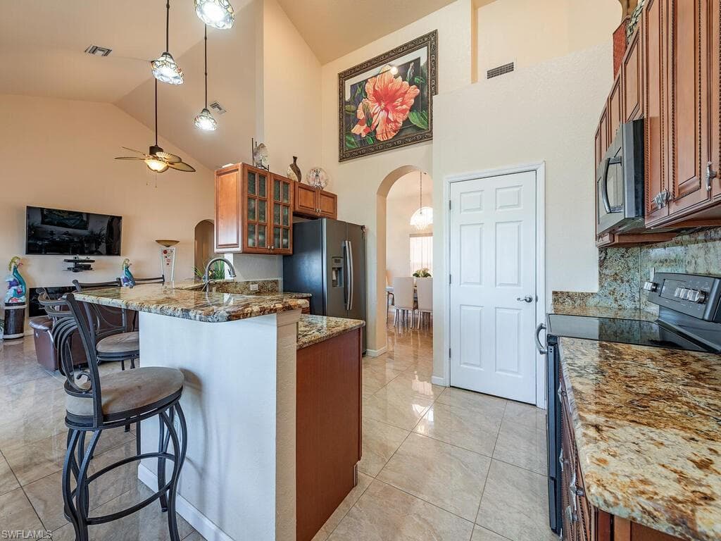 1928 34th Ave, Cape Coral, FL 33993-8