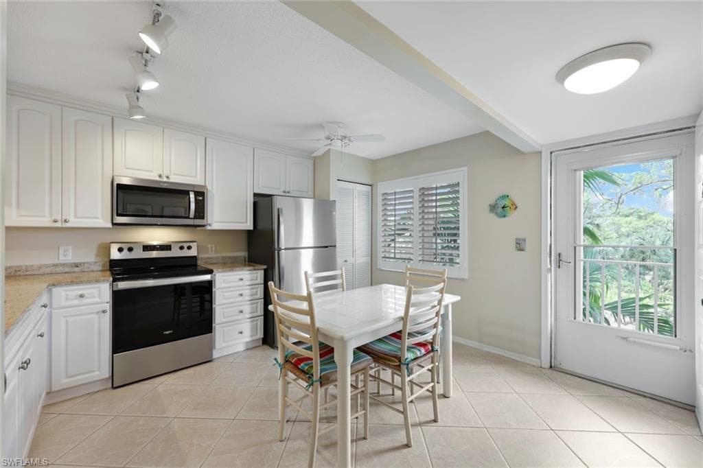 3072 Sandpiper Bay Cir M203, Naples, FL 34112-1