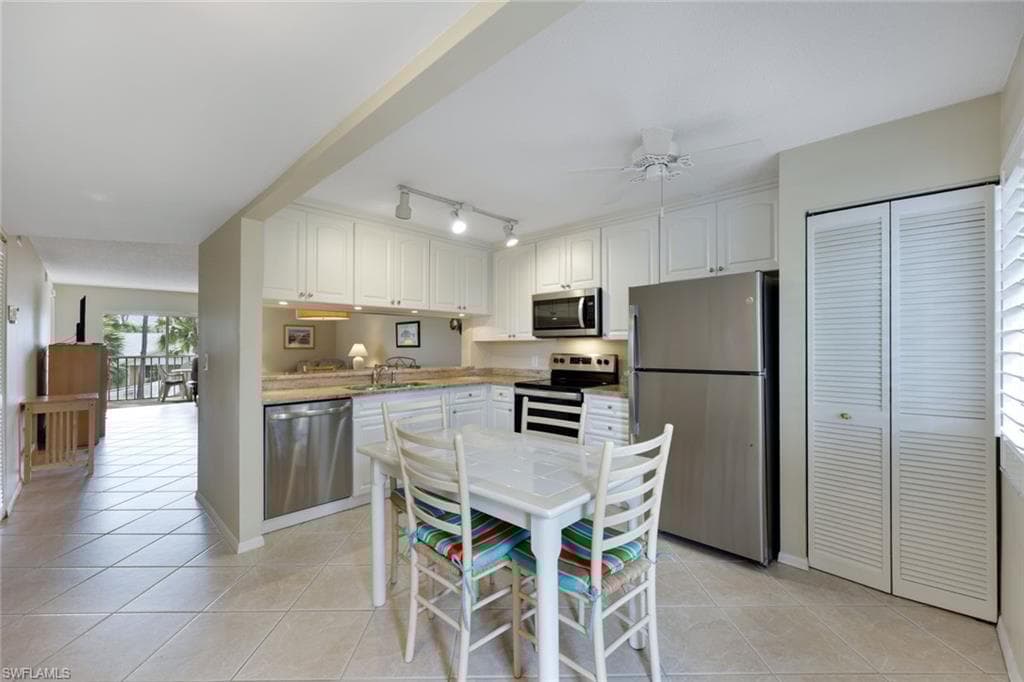 3072 Sandpiper Bay Cir M203, Naples, FL 34112-3