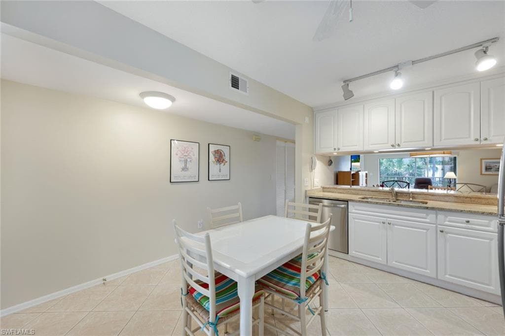 3072 Sandpiper Bay Cir M203, Naples, FL 34112-5