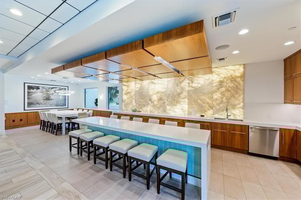 780 Bentwater Cir 201, Naples, FL 34108-25