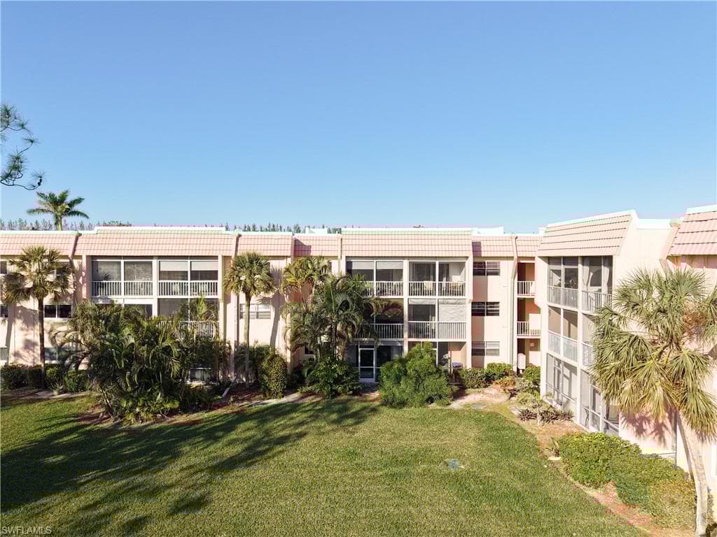 150 Turtle Lake Ct 206, Naples, FL 34105-11