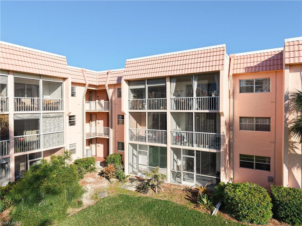 150 Turtle Lake Ct 206, Naples, FL 34105-12