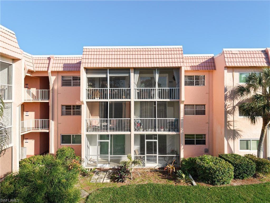 150 Turtle Lake Ct 206, Naples, FL 34105-13