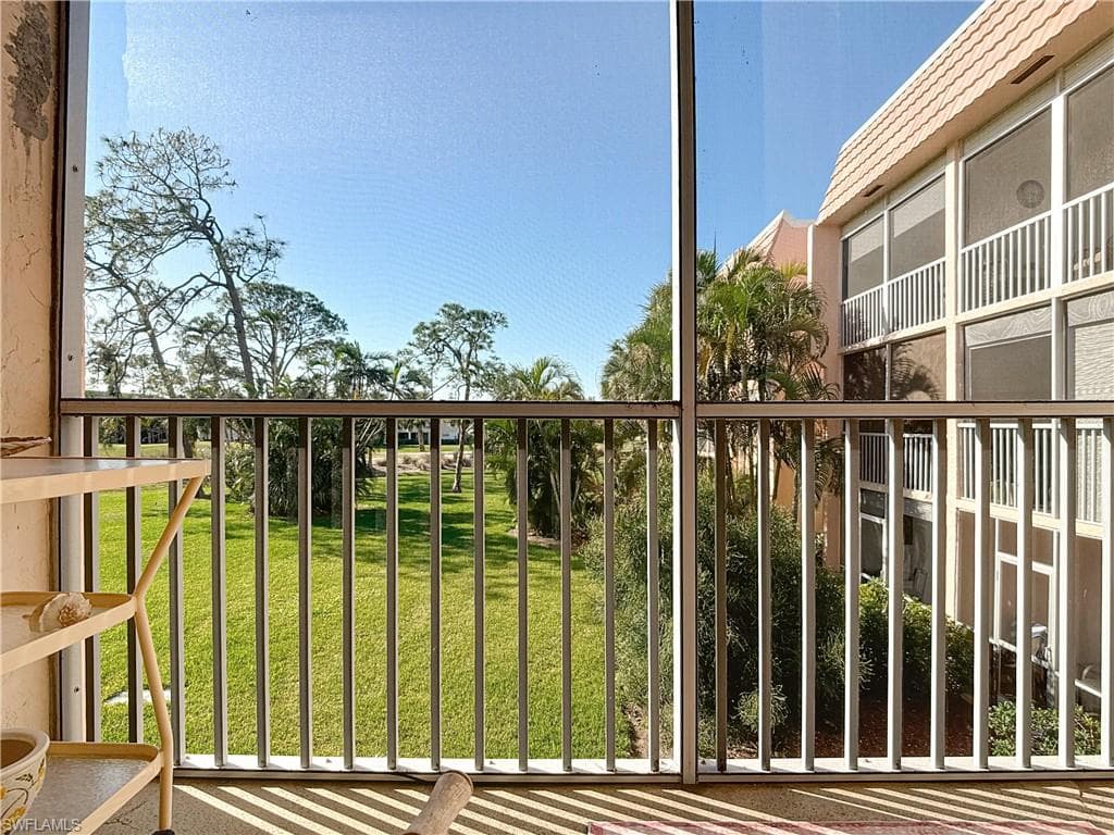 150 Turtle Lake Ct 206, Naples, FL 34105-15