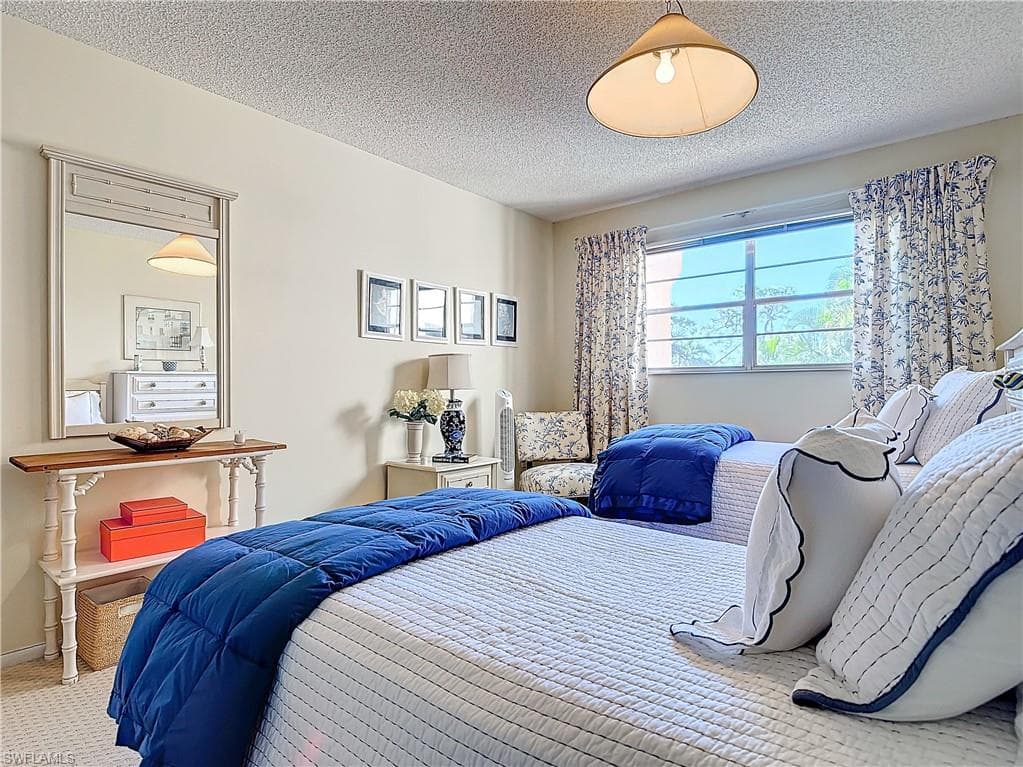150 Turtle Lake Ct 206, Naples, FL 34105-19