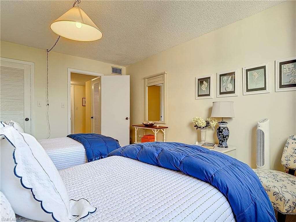 150 Turtle Lake Ct 206, Naples, FL 34105-22