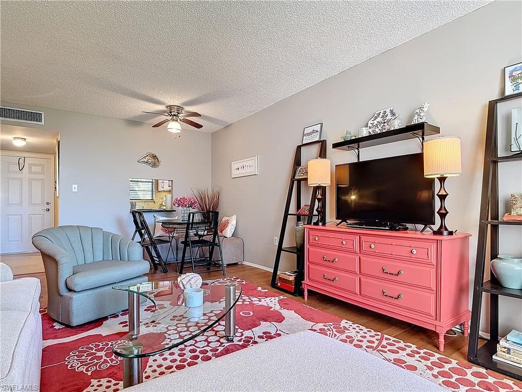150 Turtle Lake Ct 206, Naples, FL 34105-23