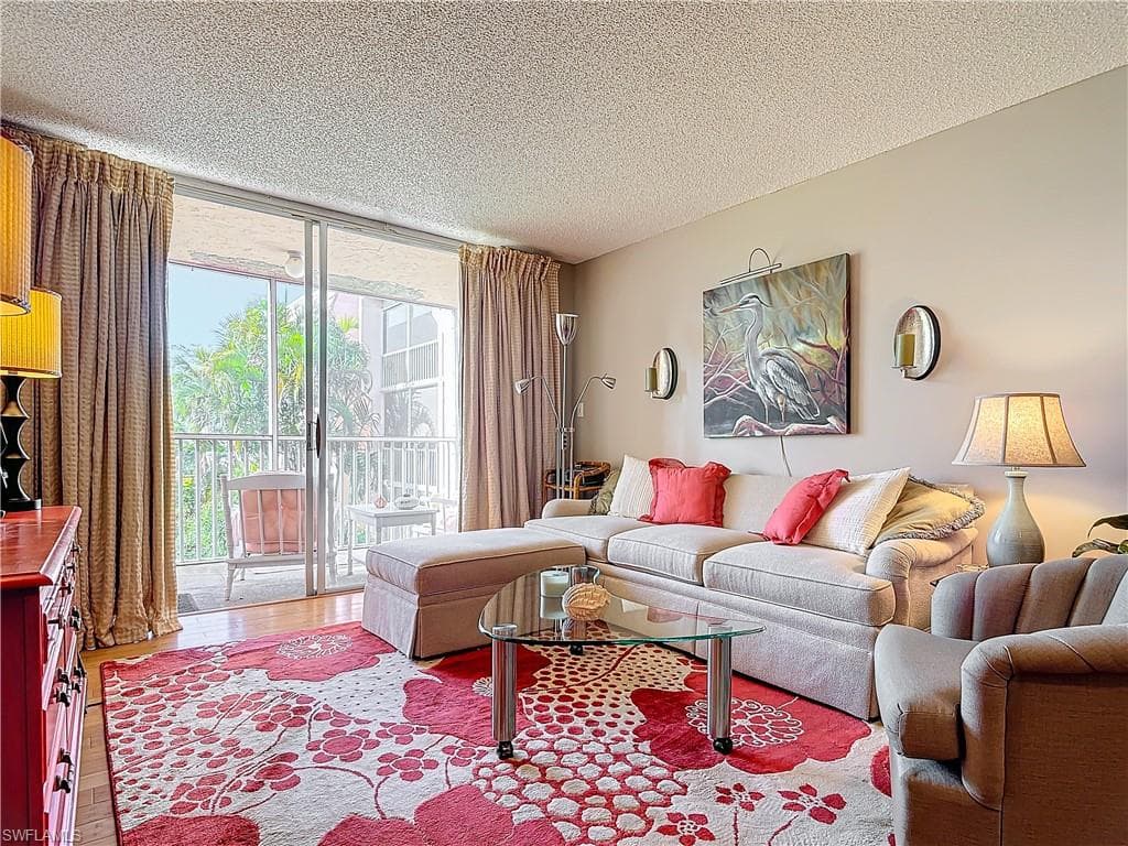 150 Turtle Lake Ct 206, Naples, FL 34105-25