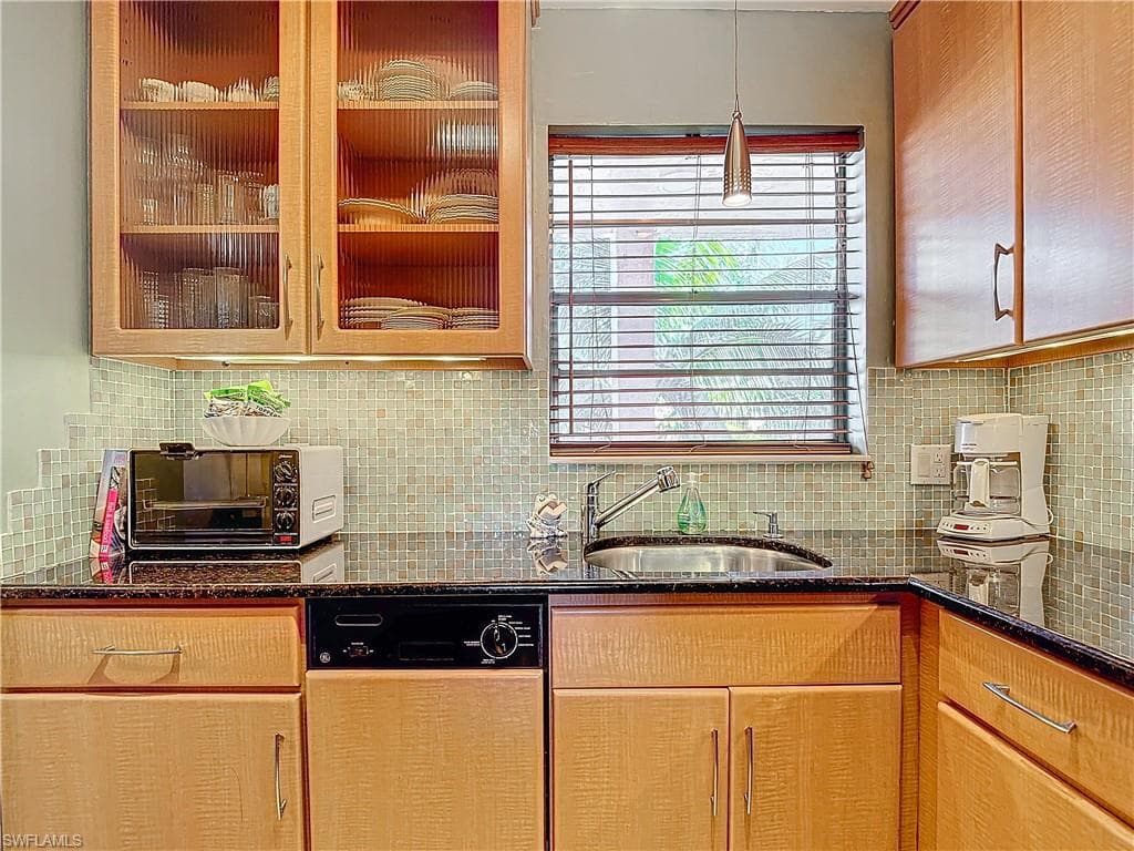 150 Turtle Lake Ct 206, Naples, FL 34105-31