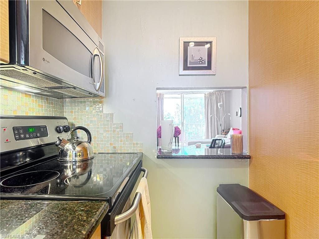 150 Turtle Lake Ct 206, Naples, FL 34105-32