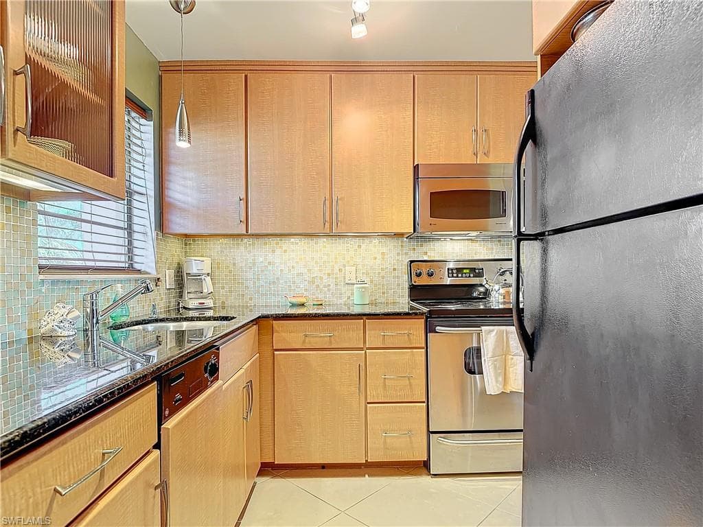 150 Turtle Lake Ct 206, Naples, FL 34105-34
