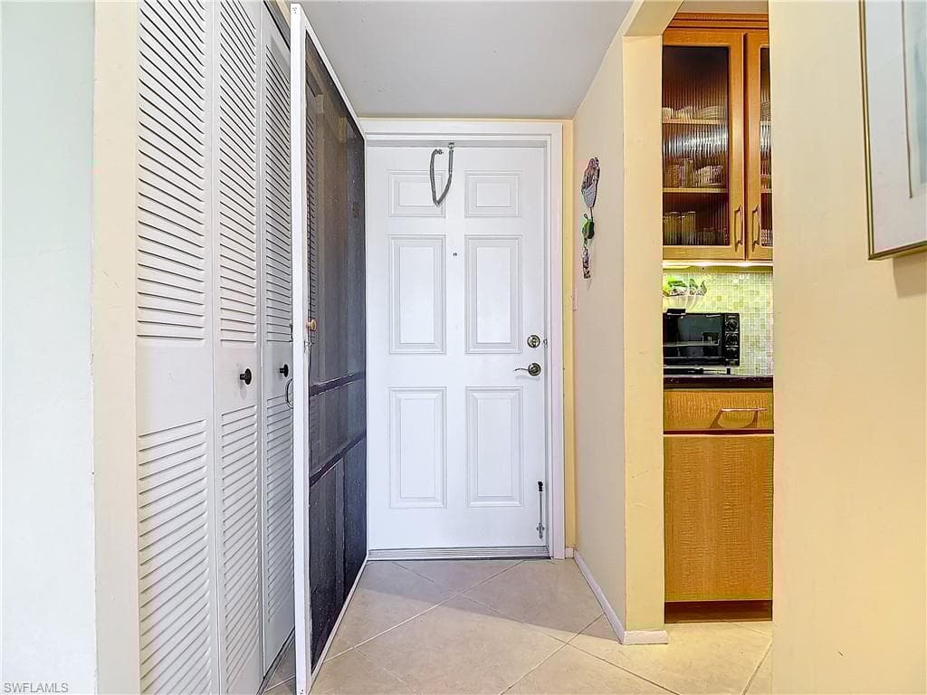 150 Turtle Lake Ct 206, Naples, FL 34105-35
