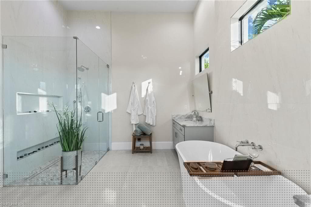 100 Templewood Ct, Marco Island, FL 34145-12