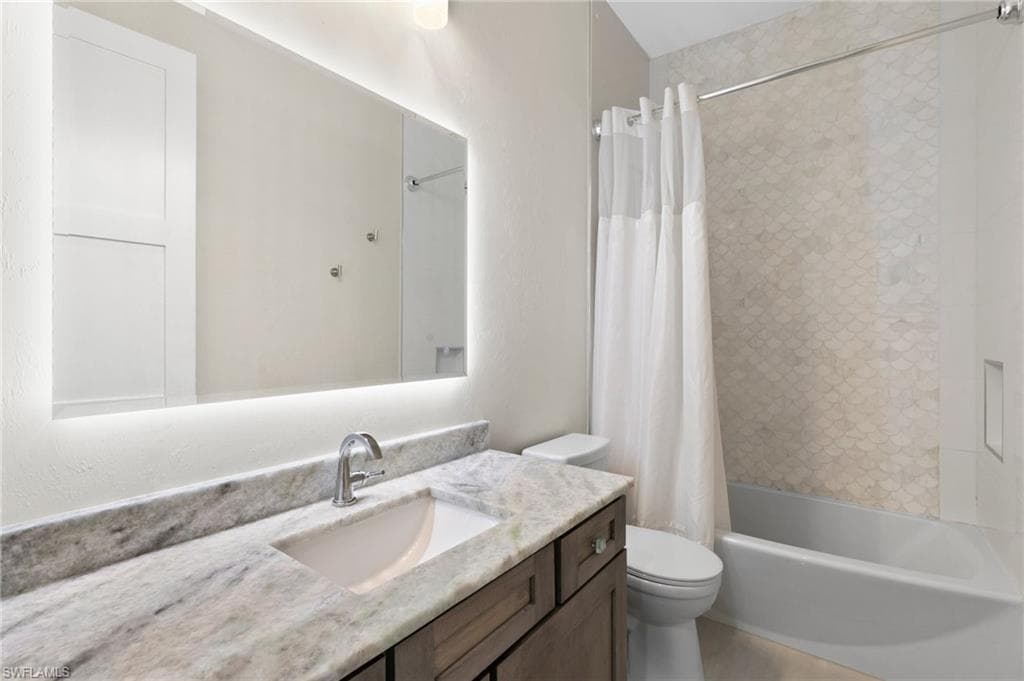 100 Templewood Ct, Marco Island, FL 34145-15