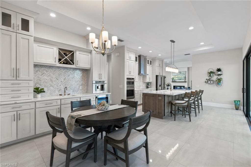 100 Templewood Ct, Marco Island, FL 34145-24