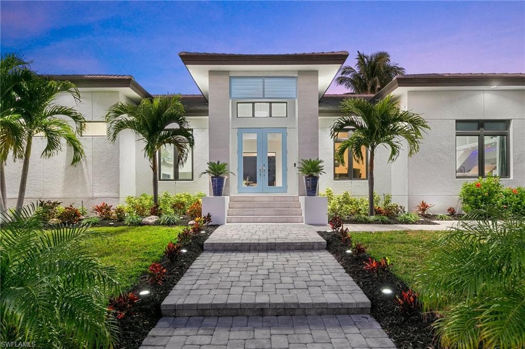 100 Templewood Ct, Marco Island, FL 34145-46