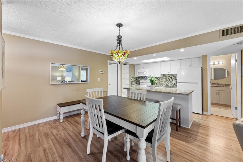 256 Palm Dr 6, Naples, FL 34112-9