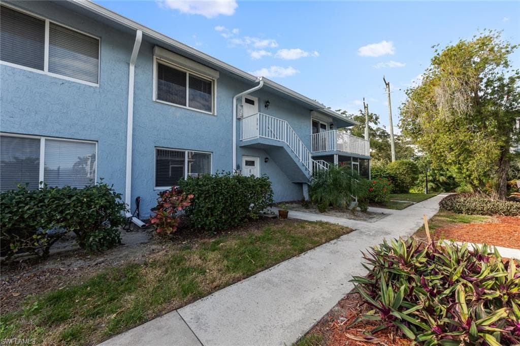256 Palm Dr 6, Naples, FL 34112-22